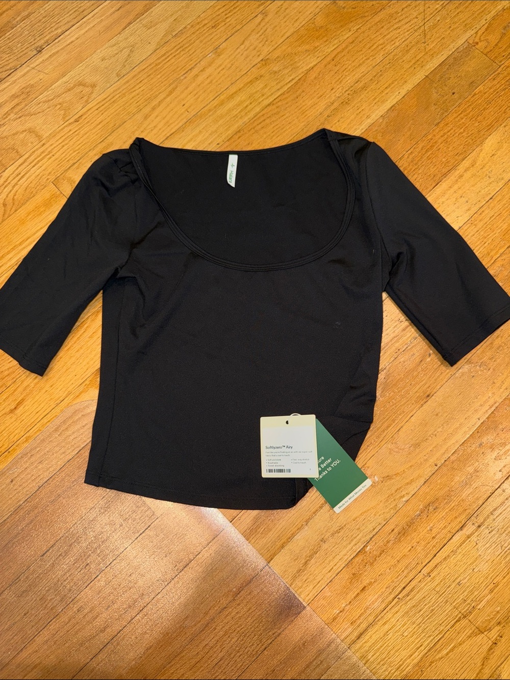 HALARA Black Scoop-Neck Cropped Top